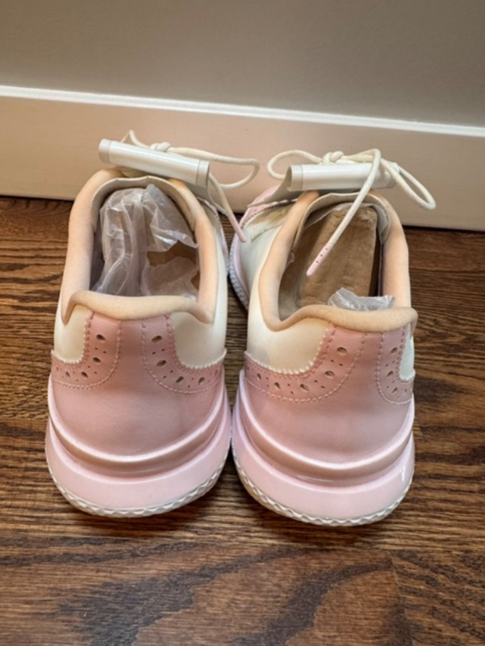 G/Fore Women's Kiltie Golf Shoes. 9.5 - Picture 6 of 8